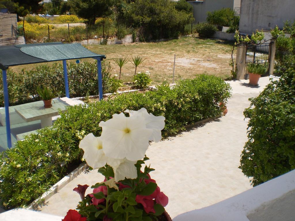 Отель Barbara II Agia Marina  Экстерьер фото